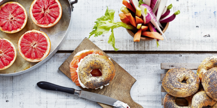 Bagels med flødeost og røget laks fra Katrine Klinkens bog Vintermad