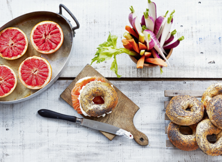 Bagels med flødeost og røget laks fra Katrine Klinkens bog Vintermad