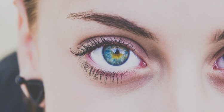 Øjne til kvinde. Forebygge øjenkomplikationer: Sådan passer du bedst på dine øjne