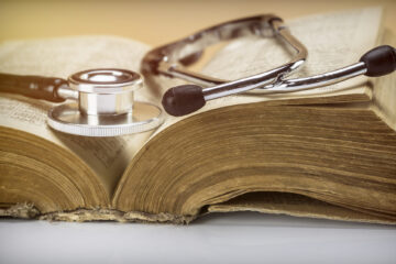 Medicinbog og stetoskop. Et historisk tilbageblik på diabetes