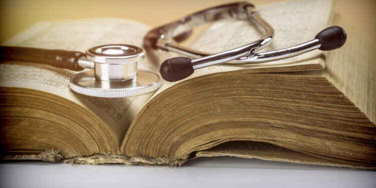 Medicinbog og stetoskop. Et historisk tilbageblik på diabetes