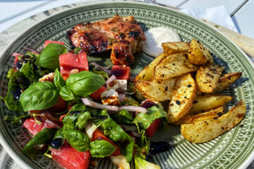 Grillet kyllingelårfilet med sommerlig vandmelonsalat