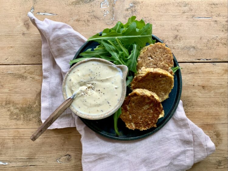 Tunburgerbøffer med sennepsdressing