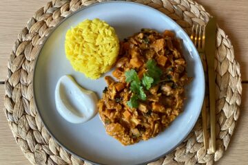 Jackfrugt-curry med sød kartoffel og gule ris