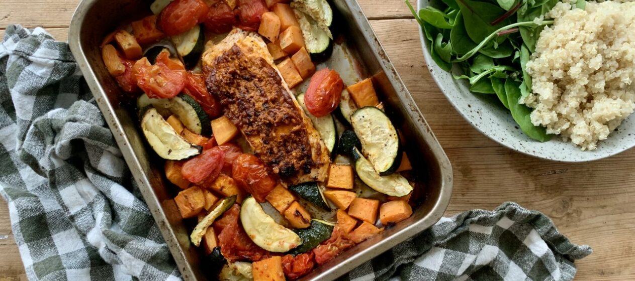 Laksefad med tomatpesto