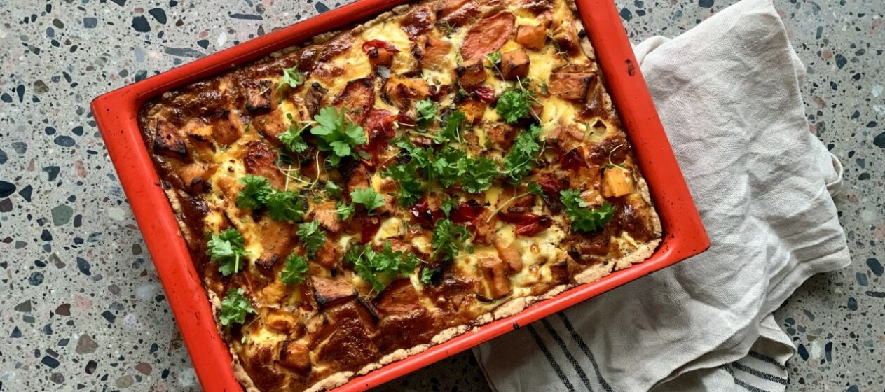 Tærte med ovnbagte grøntsager og feta