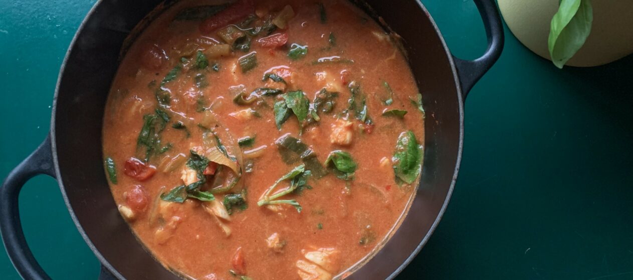 Rød fiskesuppe med tomat og peberfrugt