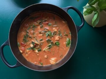 Rød fiskesuppe med tomat og peberfrugt