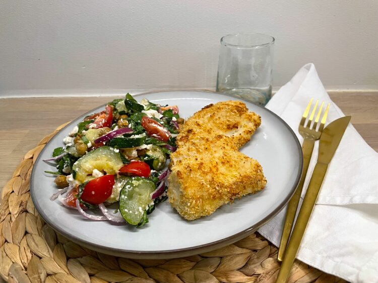 Paneret torsk med squash og kikærtesalat