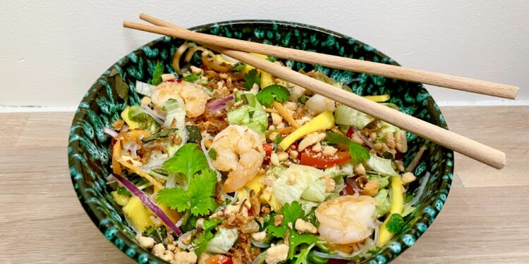 Vietnamesisk nudelsalat med scampi